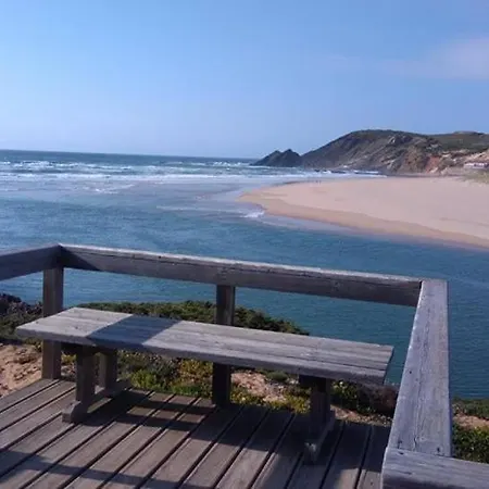 Casa Dos Golfinhos Сasa de vacaciones *