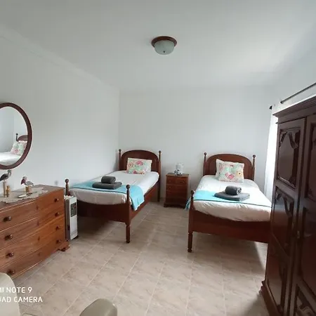 Casa Dos Golfinhos Сasa de vacaciones *
